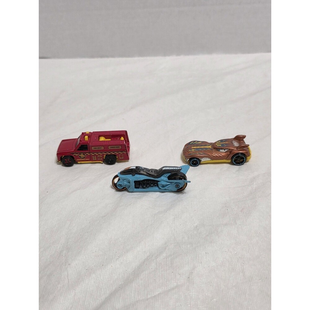 3 Hot Wheels Automobiles Lot